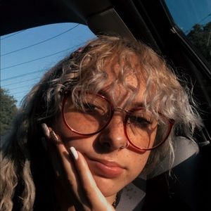 Meet your Posher, Lia